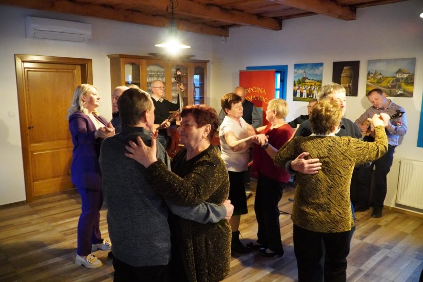 DONJA VOĆA U mjesecu ljubavi slave se zlatni i dijamantni pirovi &ndash; njih čak 10