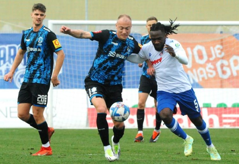 Varaždin ispao iz Kupa, Hajduk pobijedio 5:0, no gosti su kod 0:0 dva puta pogađali okvir gola