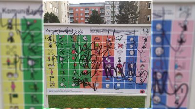 Vandalizirana ploča za djecu s poteškoćama u komunikaciji u POS naselju u Jalkovečkoj