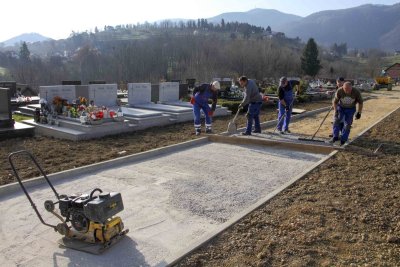 NOVO GROBLJE IVANEC U tijeku radovi na uređenju staza te zelenih površina