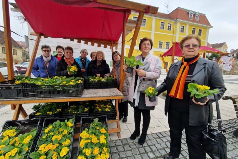 FOTO Udruga žena &quot;Naši cajti&quot; i ove godine organizirala tradicionalnu akciju &quot;Žena ženi&quot;