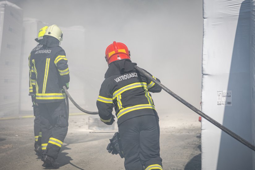 U Tužnom se zapalile bale sijena, gorjela obiteljska kuća