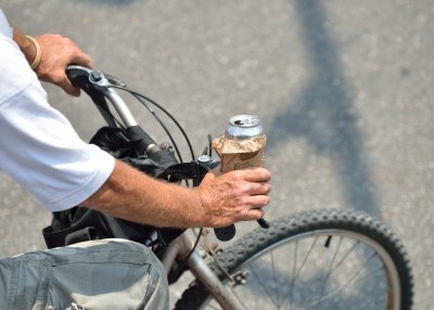 Autom naletio na alkoholiziranog biciklista koji je završio u bolnici