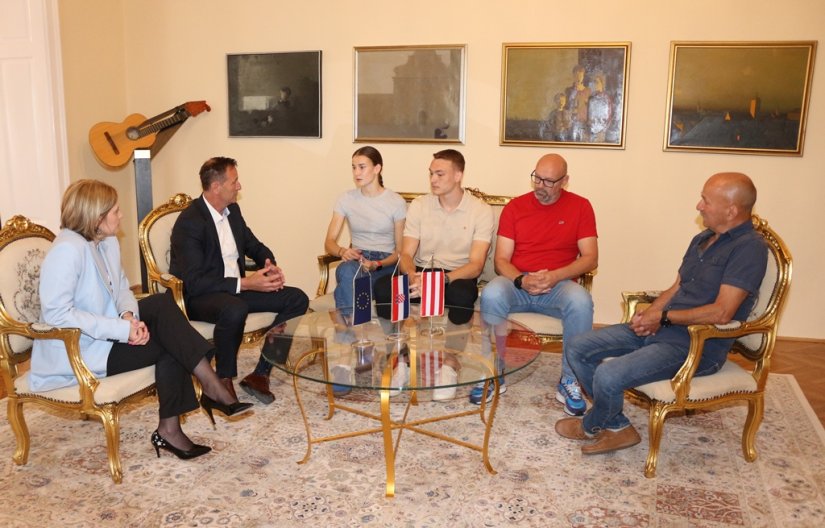 FOTO Gradonačelnik Bosilj održao prijem za Janu Koščak i Roka Farkaša, u srijedu,29. svibnja Korzo Jump 2024.