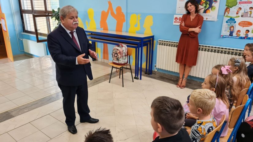 Općina Cestica i ove godine za sve učenike financira radne bilježnice, likovne mape i atlase