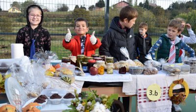 Ne propustite Školski sajam u Svetom Iliji, učenici su marljivo radili na ponudi