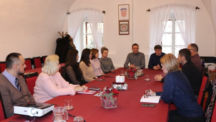 FOTO GRAD VARAŽDIN Održan sastanak s ravnateljima osnovnih škola na temu sigurnosti djece