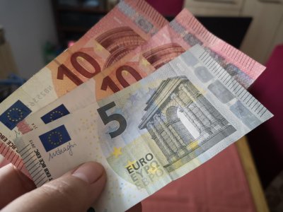 Povećane osnovice za izračun: koliko rastu plaće u državnim i javnim službama?