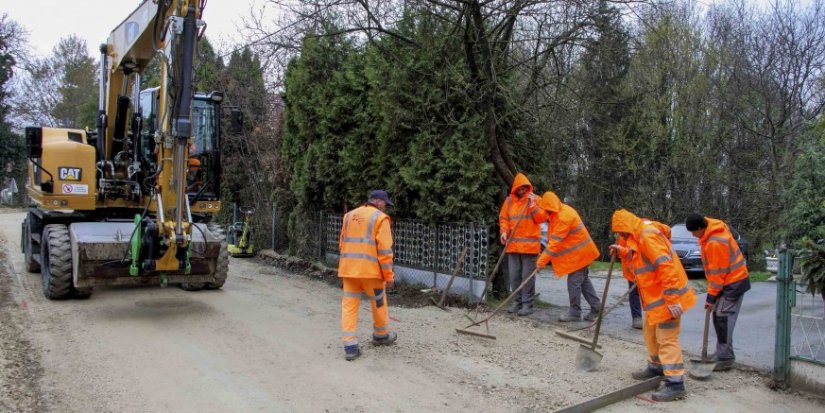 PUNIKVE Počele pripreme za asfaltiranje glavne županijske ceste kroz naselje, asfaltiran dio odvojka prema Šikadu