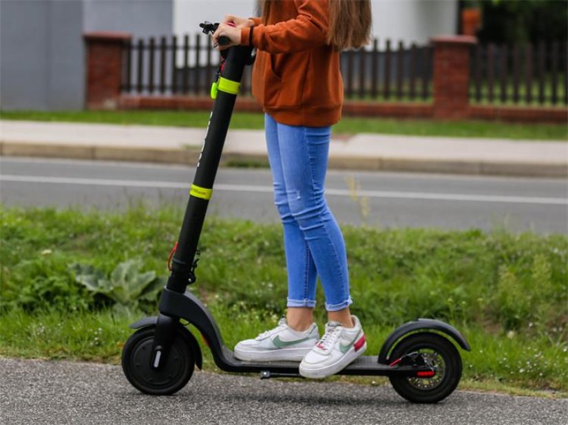 U padu s električnog romobila teško ozlijeđeno dijete