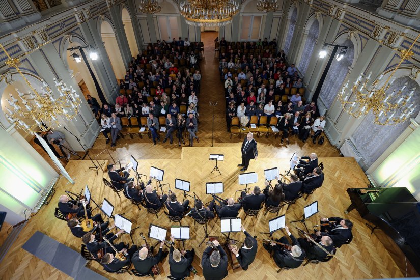 Varaždinski tamburaški orkestar oduševio publiku na prvom koncertu u ovoj sezoni