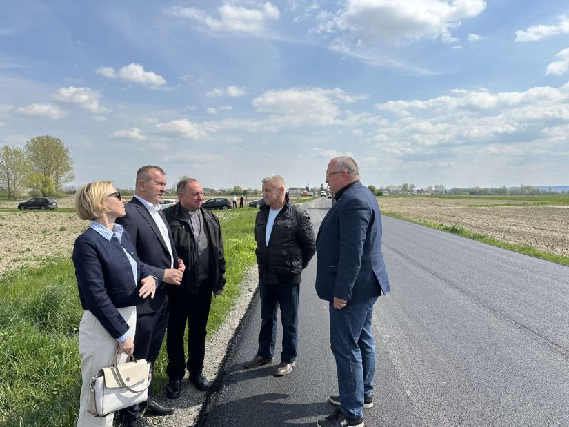 Župan Anđelko Stričak obišao radove na uređenju prometnice u naselju Hrženica