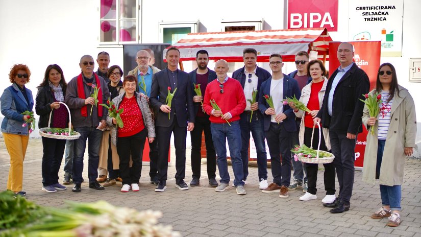 Forum žena SDP-a tulipanima za Zakladu Ana Rukavina