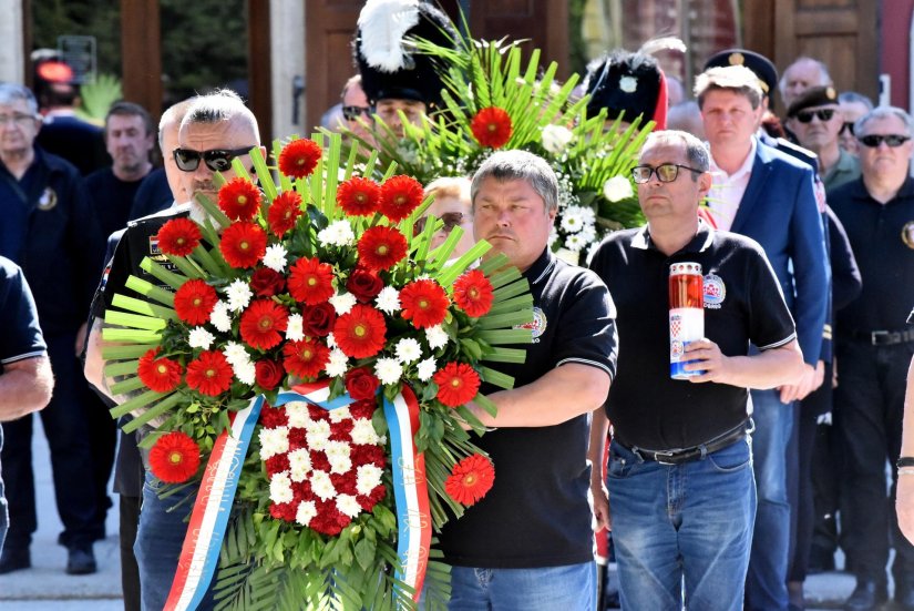FOTO Kod Križa zahvalnosti komemoracija u znak sjećanja na žrtve masakra