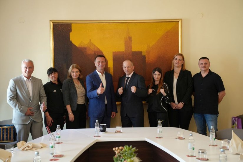 FOTO Gradonačelnik Neven Bosilj primio predstavnike KBK Tigar Karlovac, organizatora Europskog kupa u kickboxingu