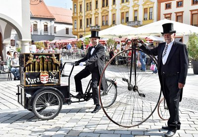 FOTO Verglecom i oldtimer biciklom šarmirali i razveselili Varaždince