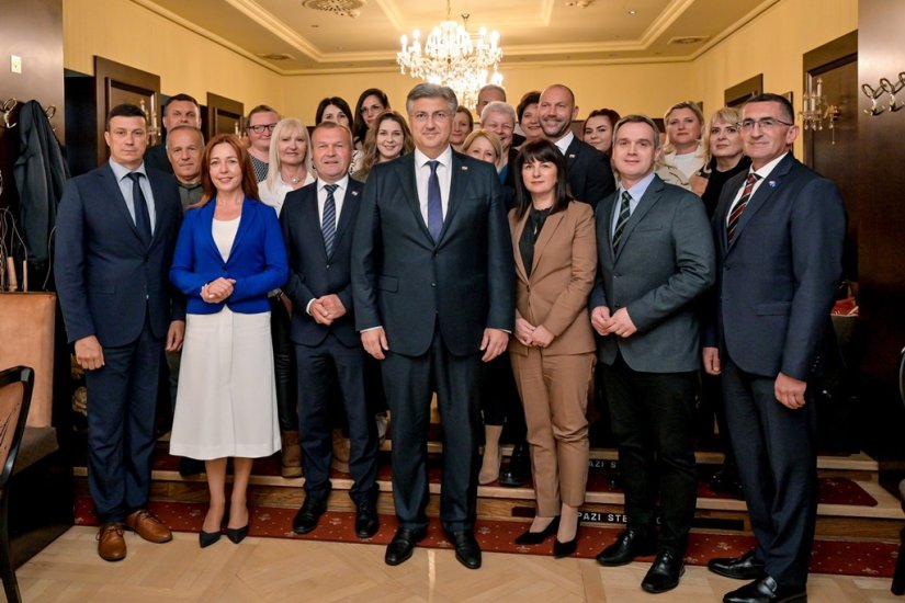 FOTO Andrej Plenković u obilasku Varaždinske županije podržao svoje kandidate