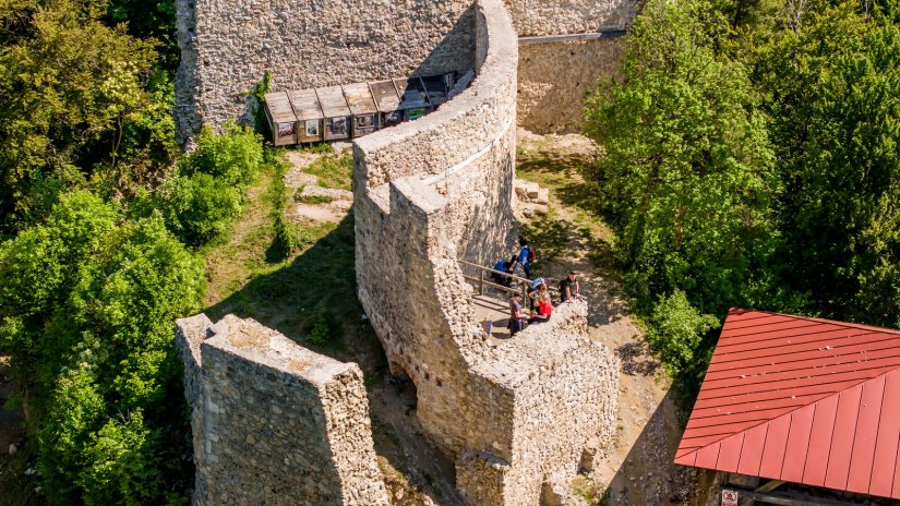 Na Grebengradu obilježavanje Noći tvrđava: botanička šetnja, izložba fotografija i avantura za dečke i cure