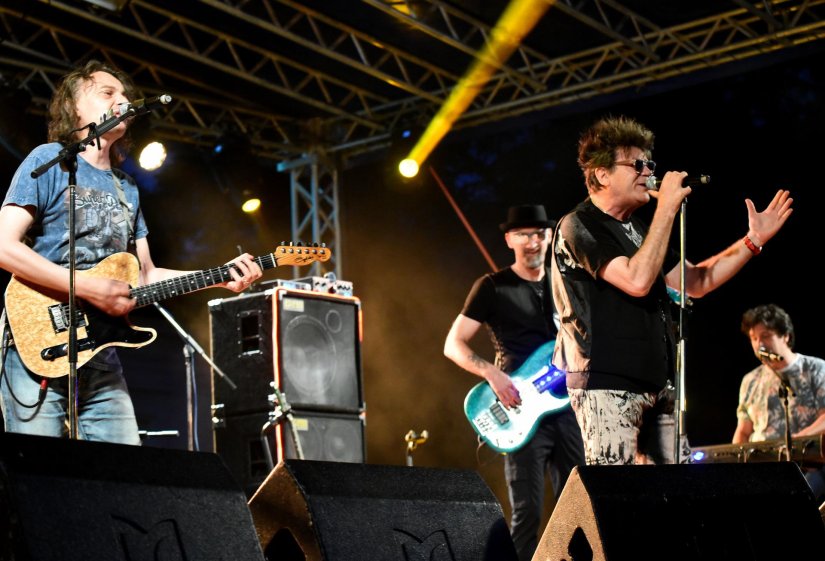 Dijelimo 15x2 ualznice: Tko želi na koncert Crvene jabuke u Areni Varaždin?
