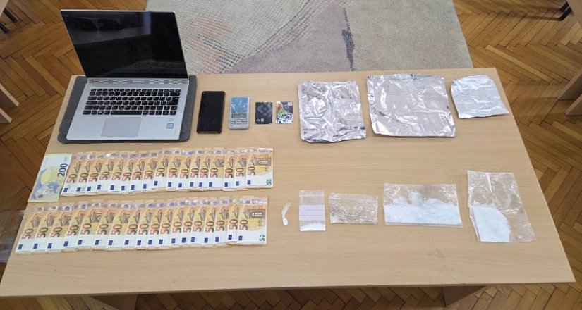 Pretražili stan kojim se koristi 40-godišnjak, pronašli amfetamin, MDMA...