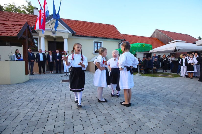 FOTO Nova turistička priča u Tužnom: svečano otvoreni Vinogradarska kuća i Vinski podrum