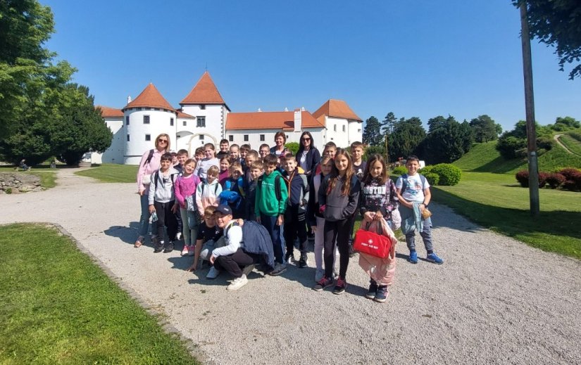 FOTO Terenska nastava u grad Varaždin i OPG &quot;Svijet prirode&quot; učenika 3.a, 3.b i PŠ Petkovec