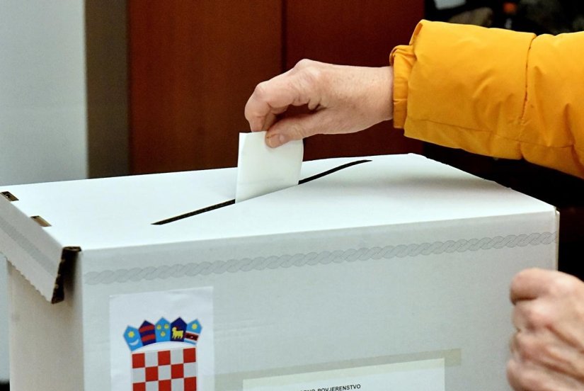 Otvorena birališta, počeo drugi krug lokalnih izbora