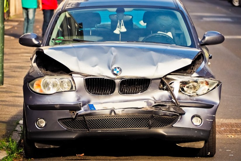 Prometne nesreće: Auto sletio u jarak kod Rinkovca, a na A-4 autocesti u zaštitnoj ogradi