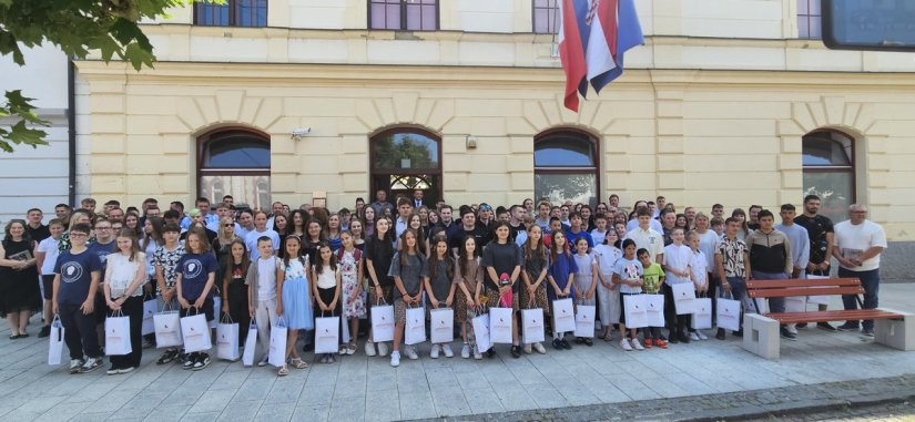 Svečanost u čast gotovo 140 učenica i učenika koji su briljirali na državnim natjecanjima