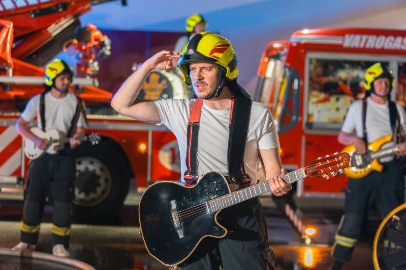 VIDEO Meja&scaron;i postali vatrogasci na jedan dan zbog nove pjesme "193&ldquo;