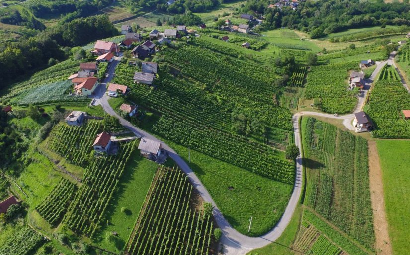 Na zapadnom dijelu Ivanca u tijeku zračna snimanja za potrebe revidiranja baze podataka obveznika komunalne naknade