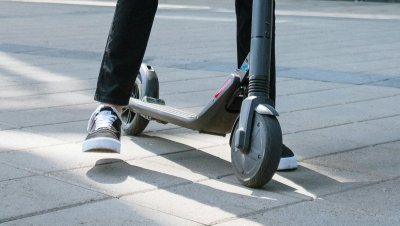 Električni romobili - tko ih smije voziti, kuda se smiju kretati, kojom brzinom...