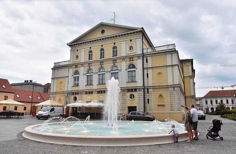 KAZALIŠNI TRG Svakog četvrtka, do 24. srpnja ritmovi za sve generacije