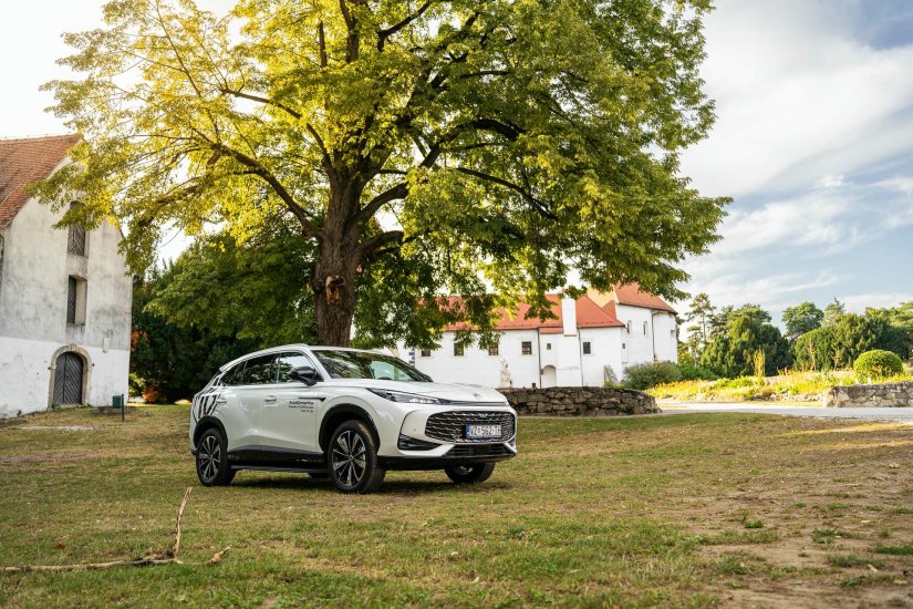 MG HS PHEV – SUV koji te tjera da preispitaš što znaš o obiteljskim autima