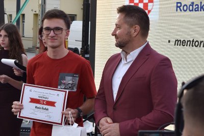 FOTO MEC nagradio najbolje maturante i uspješne učenike na natjecanjima