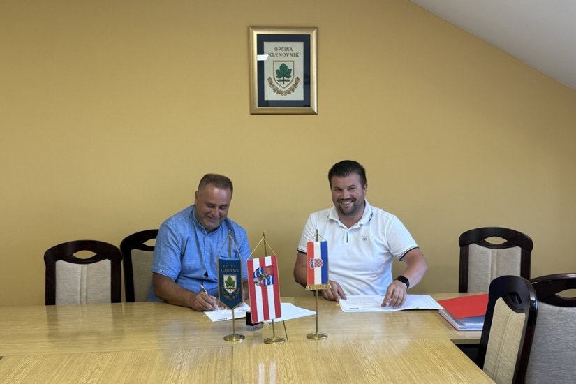 U Klenovniku uskoro dječje igralište uz vidikovac Vukovoj: Potpisan ugovor vrijedan više od 62.000 eura