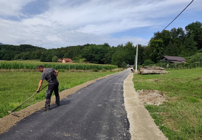 NERAZVRSTANE CESTE U Ivanečkoj Željeznici u tijeku asfaltiranje više odvojaka