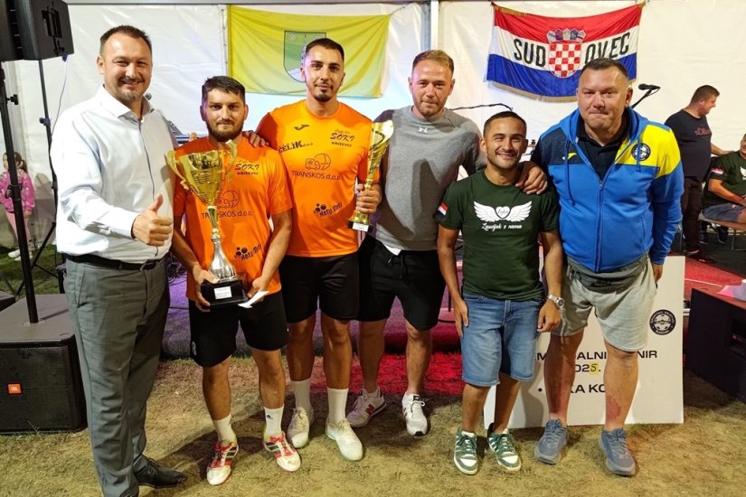 FOTO MNK Buldožeri pobjednik 2. Memorijalnog malonogometnog turnira &quot;Luka Kos&quot;