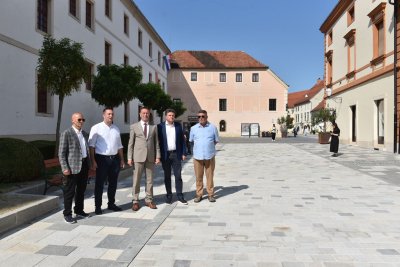 FOTO Završeno uređenje Pavlinske ulice - postavljene „bečke kocke“