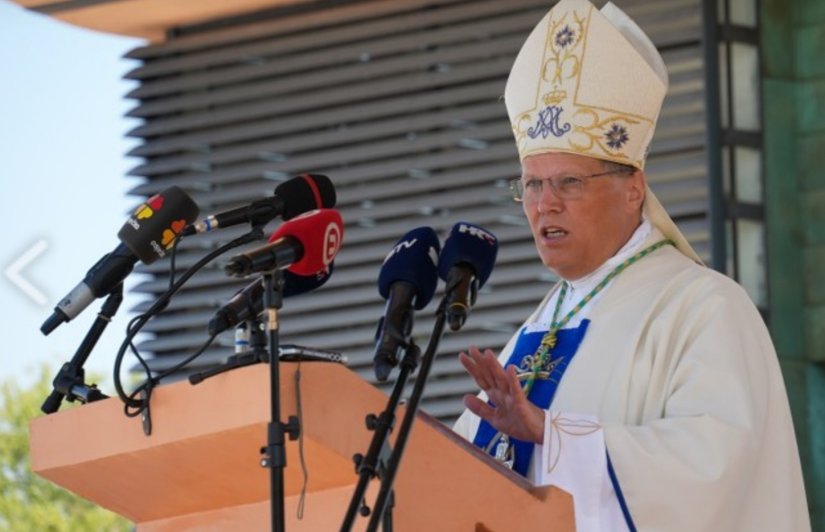 &quot;Srce nam je uznemireno jer moćnici  trguju i  bahato se poigravaju s malim narodima