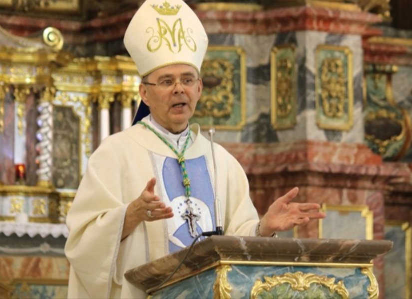 Biskup blagoslovio cvijeće i ljekovito  bilje kao spomen na Marijinu ljepotu i ljekovitost njezinog zagovora