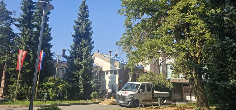 FOTO: U punom jeku radovi na obnovi krovišta IV. osnovne škole Varaždin