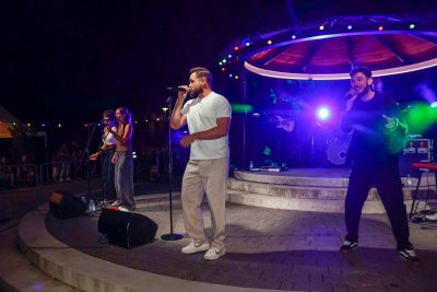 FOTO Ivančani uživali u odličnom koncertu Matije Cveka i The Funkensteins