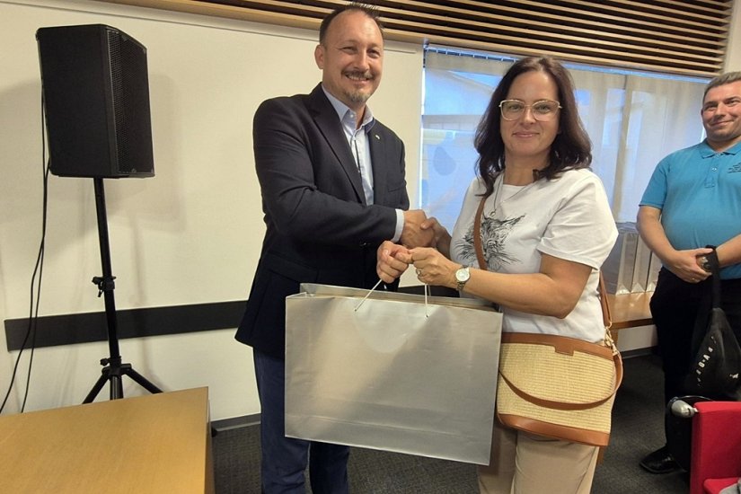 Grad Novi Marof darovao prijenosna računala svim učenicima prvih razreda Srednje škole Novi Marof