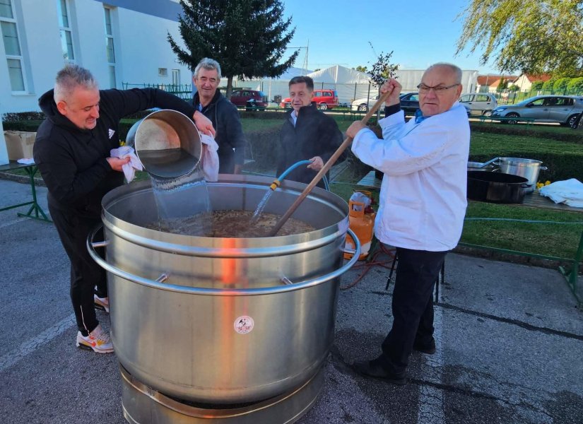 Poznat program Dana Miholja - modna revija, Srakarsko-svibovečki cener i nadaleko poznati srakarski gulaš