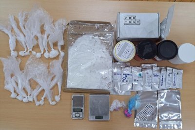 Interventna policija kod putnice pronašla amfetamin; vozaču prijeti novčana kazna od 5.300 eura