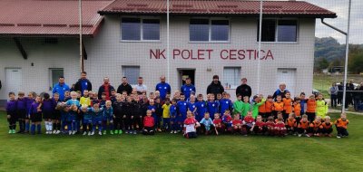 Deset ekipa i 80 najmlađih nogometaša uživalo u sportskom druženju u Cestici