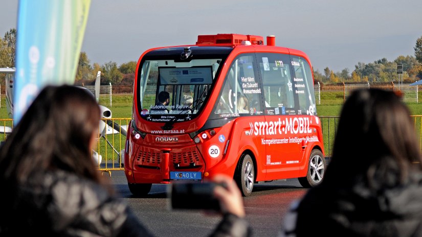 VIDEO, FOTO Na aerodromu ekskluzivno predstavljen autobus bez vozača, provozali smo se