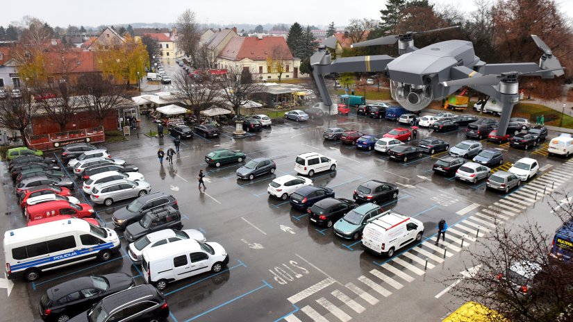 Dronom uočili prekršaj u prometu, a onda utvrdili i da se vozi s ukinutom vozačkom