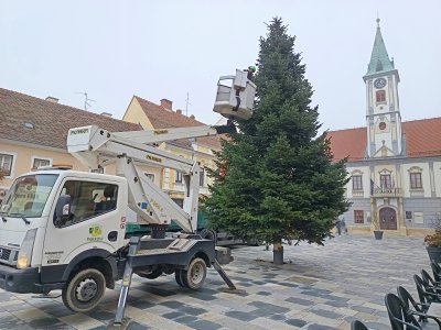 FOTO Korzo od danas već spreman za adventski ugođaj